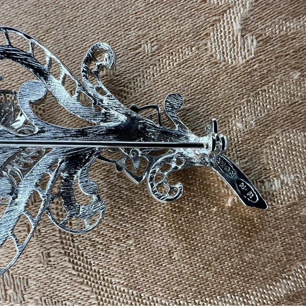 VINTAGE AVON FLORAL SILVER BROOCH PIN RETRO RHINESTONE ACCENT